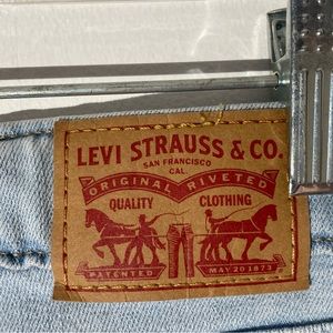 Women’s Levi’s ripped skinny jeans